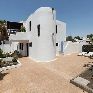 Villa 2br House - Solarium & Shower Terrace - 13, Puerto del Carmen (Lanzarote)